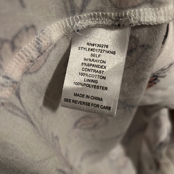 NWOT small sleeveless button top - Picture 6 of 7